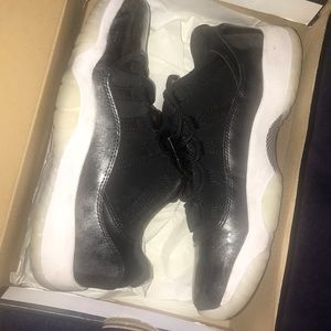 Jordan 11 black metallic